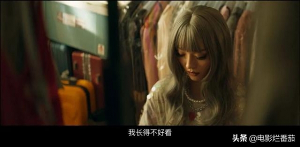 25分钟，她当着镜头把衣服一件件脱干净，只为表达中国女性困境