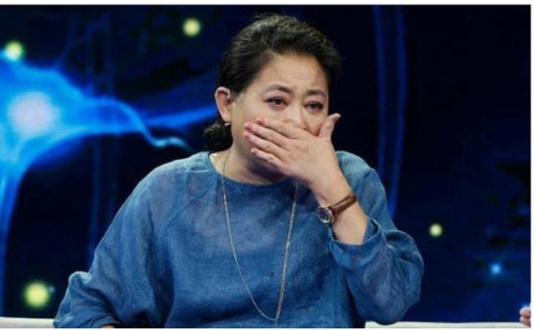 91年春晚，倪萍拿4张白纸撒下