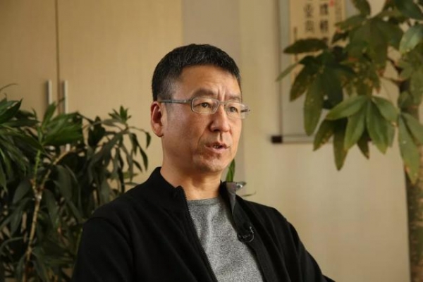 曾患抑郁,被指着骂,拒绝天价坚守央视的白岩松,被赴英儿子