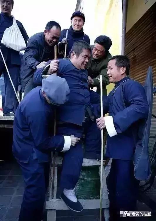 为了11个男人，一个金牌女主持为何从公众视野“消失”10年