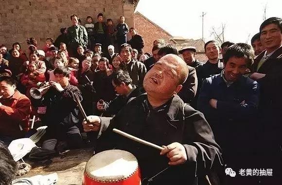 为了11个男人，一个金牌女主持为何从公众视野“消失”10年