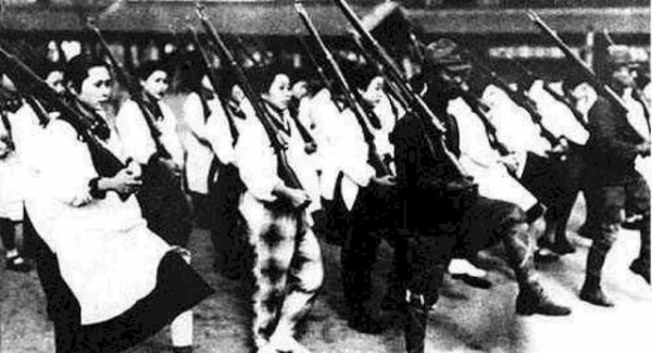 老照片｜日本投降前，400名日本妇女被集体屠杀，凶手是谁？