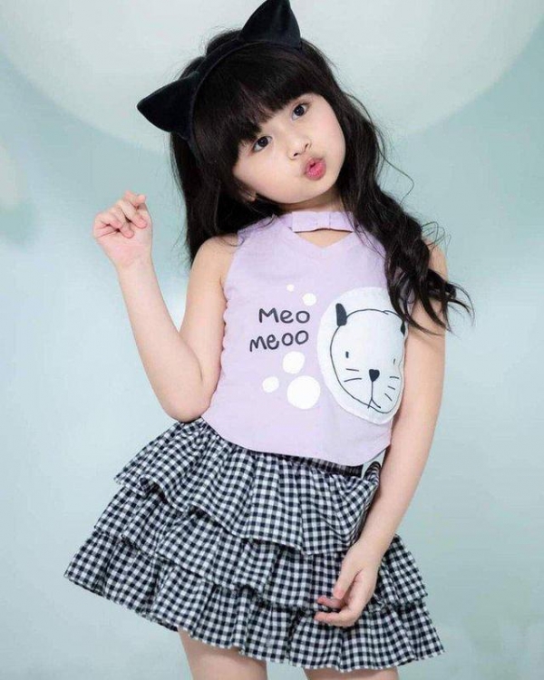 7岁泰国萝莉又获“选美冠军”！穿成熟礼服化浓妆，卸妆后才惊艳