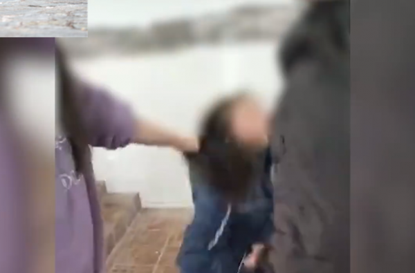 安徽一初中女生被围堵厕所掌掴，4分钟被打64耳光，当地教体局回应