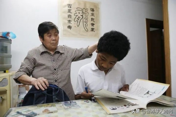 21年前，上海阿婆捡到了一个黑人男孩，如今怎样了？