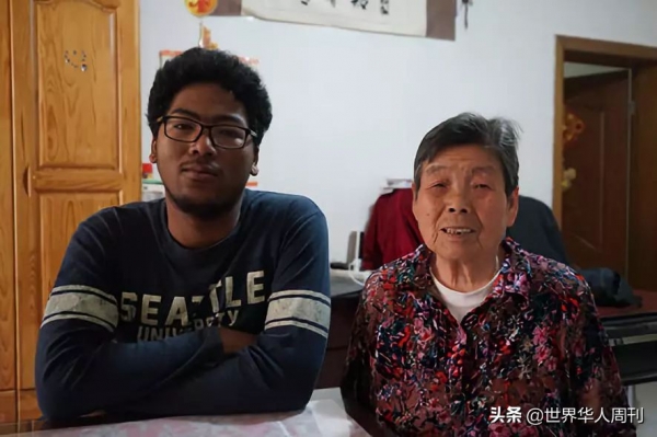 21年前，上海阿婆捡到了一个黑人男孩，如今怎样了？