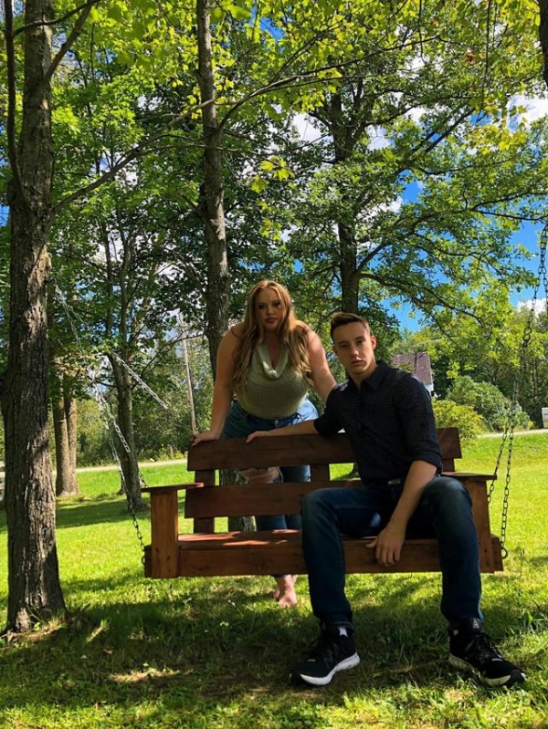 真爱！230斤胖妹妹与130斤网恋男友订婚，穿比基尼狂撒狗粮