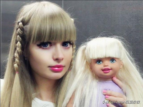 她是俄罗斯真人芭比，天使面孔魔鬼身材，却沦为父母的玩具和木偶