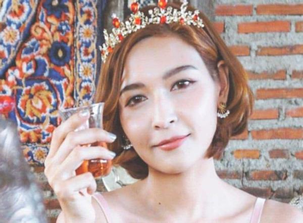 泰国女模特为赚1600元，去男富豪派对上当礼仪，次日被抬进医院身亡