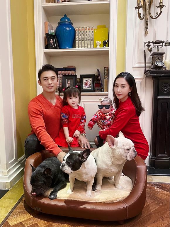 贾晓晨曾晒出女儿视频,称同意老公观点,不能因为二胎就忽视了大女儿