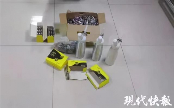 15岁女孩从奔驰车里跑出求救：“男网友强迫我吸食不明气体”