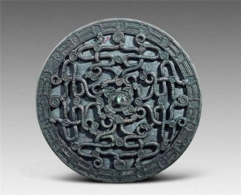 秦始皇有面神奇的镜子能照出人体经脉骨骼是最早的x光技术