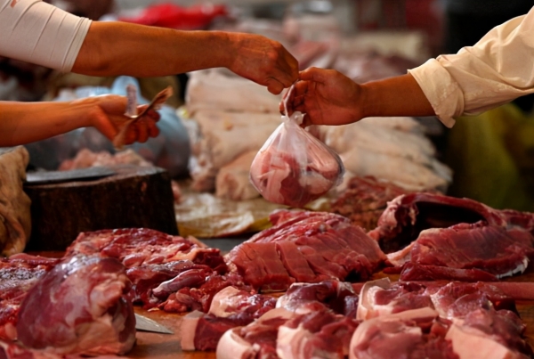 猪价大跌，“便宜肉”却消失！被谁买走了？