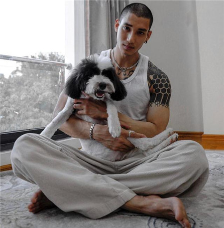 缅甸和尚颜值出众肌肉发达吸引万千少女人气堪比当红男明星