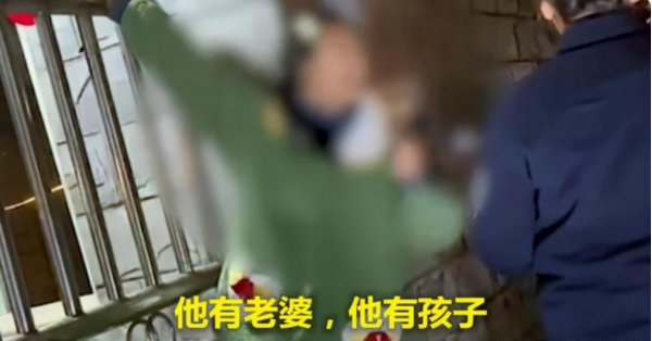 重庆女孩街头痛哭：玩弄我的感情，他有老婆孩子，我不想做小三