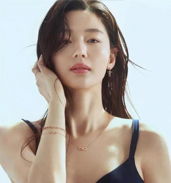 全智贤老公否认离婚，连忙回应“我想当全智贤的老公”，网友笑翻