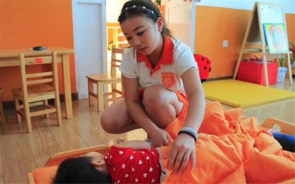 年轻女老师穿得太清凉遭家长投诉老师反怼穿什么是我的自由