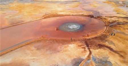 探访中国最神秘的泉眼方圆百里寸草不生被称为恶魔之眼