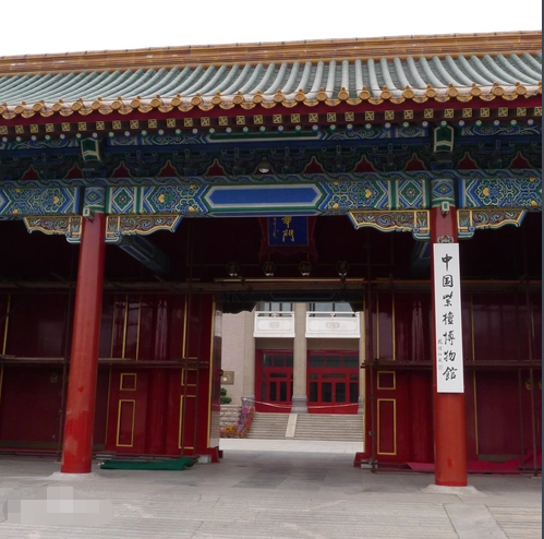 68岁迟重瑞和80岁妻子同露面，结婚31年仍称呼“董事长”