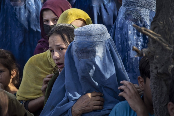 阿富汗女性的绝望 罩袍着装令 歧视离异女性与绝境下的抵抗