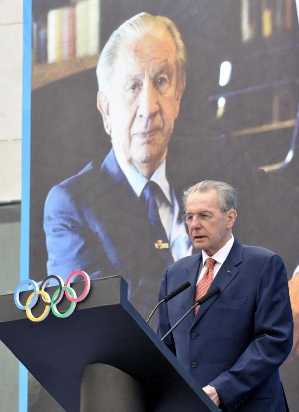 国际奥委会前主席罗格去世，曾称赞北京奥运会“无与伦比”