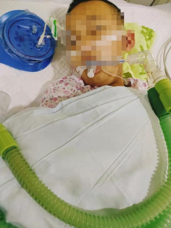 8岁男童被喷泉冲离地面摔伤，抢救11天不幸亡，孩子妈妈：希望喷泉广场加强管理，其他孩子免受伤害