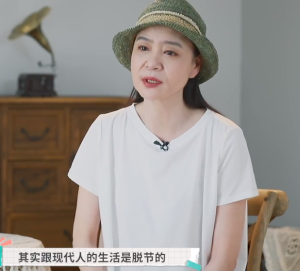 62岁刘雪华首曝上海独居生活，24小时开着电视，害怕摔倒没人知道