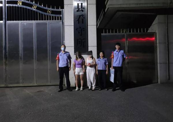 警方突击扫黄,20余名男女当场被抓!