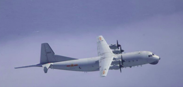 绿媒紧盯 解放军军机在台 西南空域 内外 双机作业 ,美军机也在 