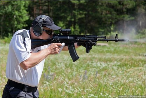 俄罗斯陆军计划对新型AK 12突击步枪进行测试 