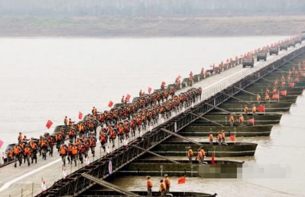 如果没有制空权的话,那要保证防空部队能够对敌方来袭的战机进行防范