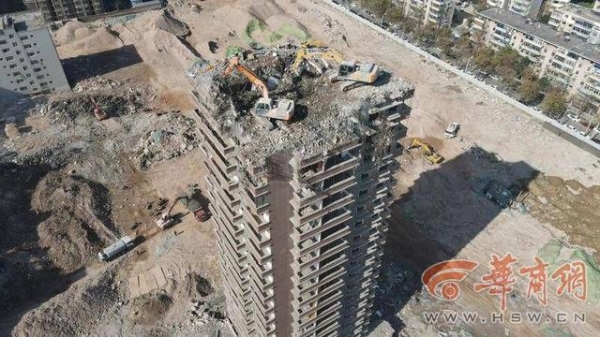 西安23层“最牛民房”拆除：2台挖掘机每天拆一层 一天油钱2000元