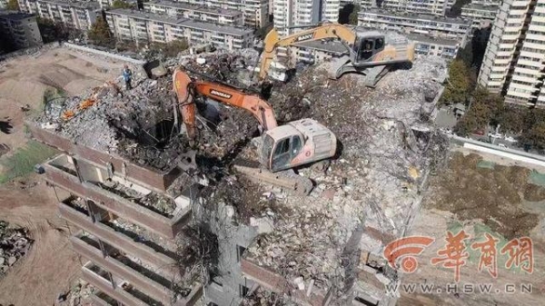 西安23层“最牛民房”拆除：2台挖掘机每天拆一层 一天油钱2000元