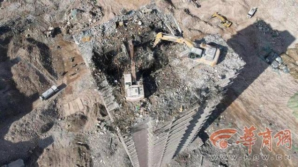 西安23层“最牛民房”拆除：2台挖掘机每天拆一层 一天油钱2000元
