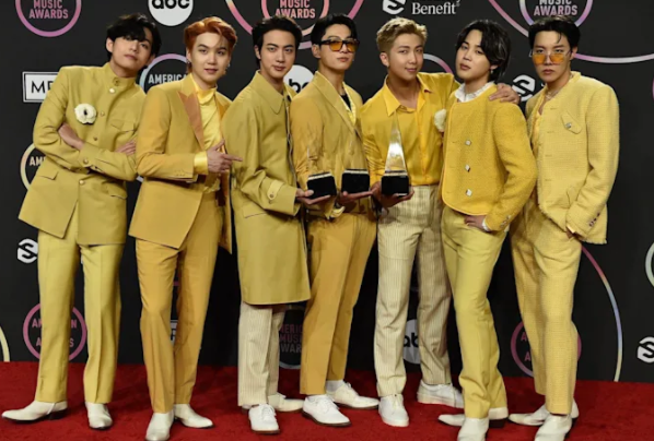 BTS在美国音乐奖获三项AMAs大奖！TaylorSwift打破自己纪录