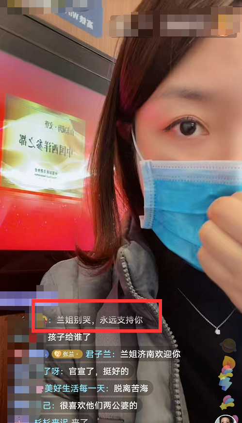 大S汪小菲官宣离婚，婆婆张兰忙着卖货，开直播情绪失控声音哽咽