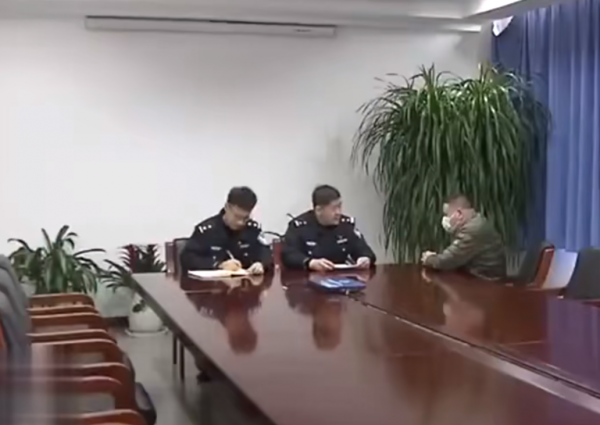 男子恋上女总裁，生下儿子5年没见面，被骗148万才知道对方是无业大妈！|案件回顾
