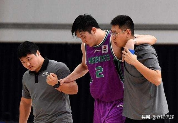 曝前中国男篮功勋教练和山东队会合 丁彦雨航膝盖受伤正在检查