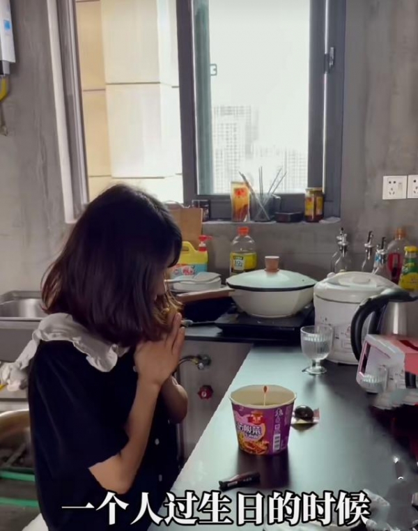 入住毛坯房的95后女孩：目前忙着装修和相亲，家人从反对到支持，已有商家来合作