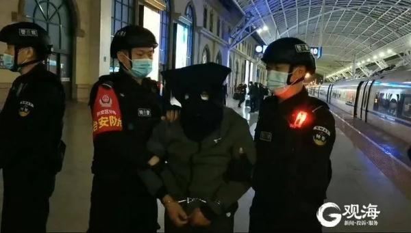 身负两条人命，潜逃26年！刚刚被押解回青岛……