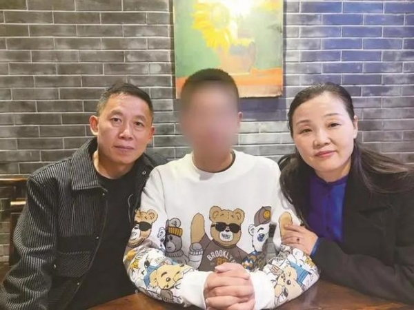 孙卓养母：生两女儿被邻居“说难听话”，对外称孙卓是“弟弟家孩子”