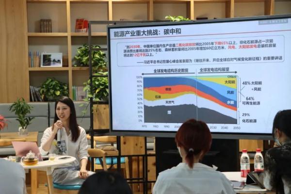 “90后”博导常被认成“师姐”？她的简介很亮眼