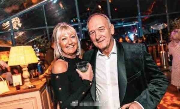 70岁父亲再婚！贝克汉姆当伴郎亲自递戒指