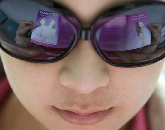 近距离观察泰国变性美女的变身全过程2