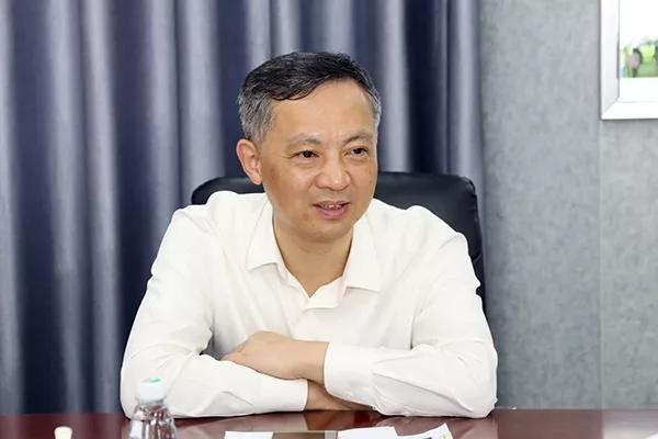 广州市委原书记张硕辅，已任广东省人大常委会党组成员