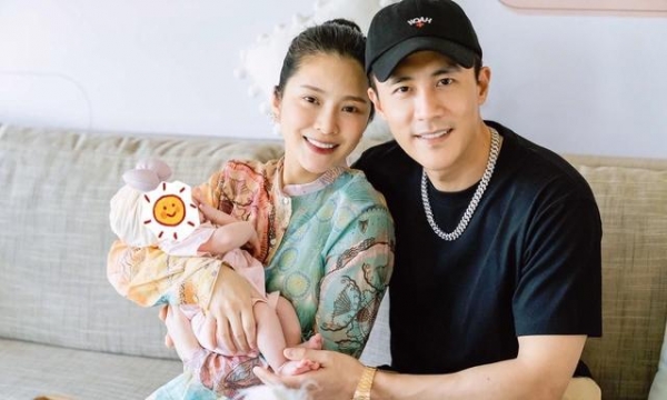 “奶爸”杜淳上线，为锻炼女儿爬行能力亲自示范，妻子王灿掌镜