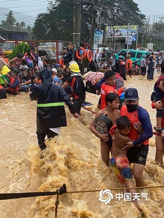 超强台风“雷伊”袭击菲律宾 民众紧急撤离