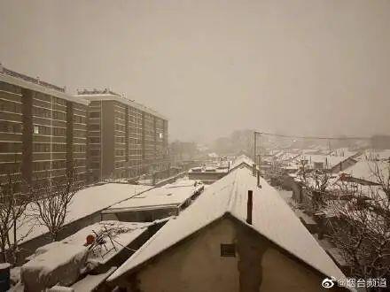 暴雪橙色预警！“雪窝”威海再发力！积雪超10厘米，航班取消高速暂停……