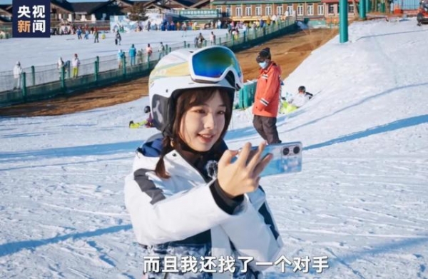 王冰冰冬至滑雪Vlog：美女记者王冰冰和8岁滑雪女孩为冬奥会加油