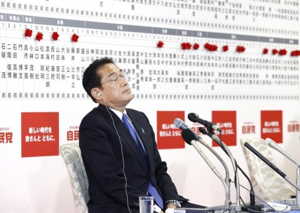 迫于安倍压力，岸田文雄违心推动日本修宪？“鸽派”人设崩了吗？